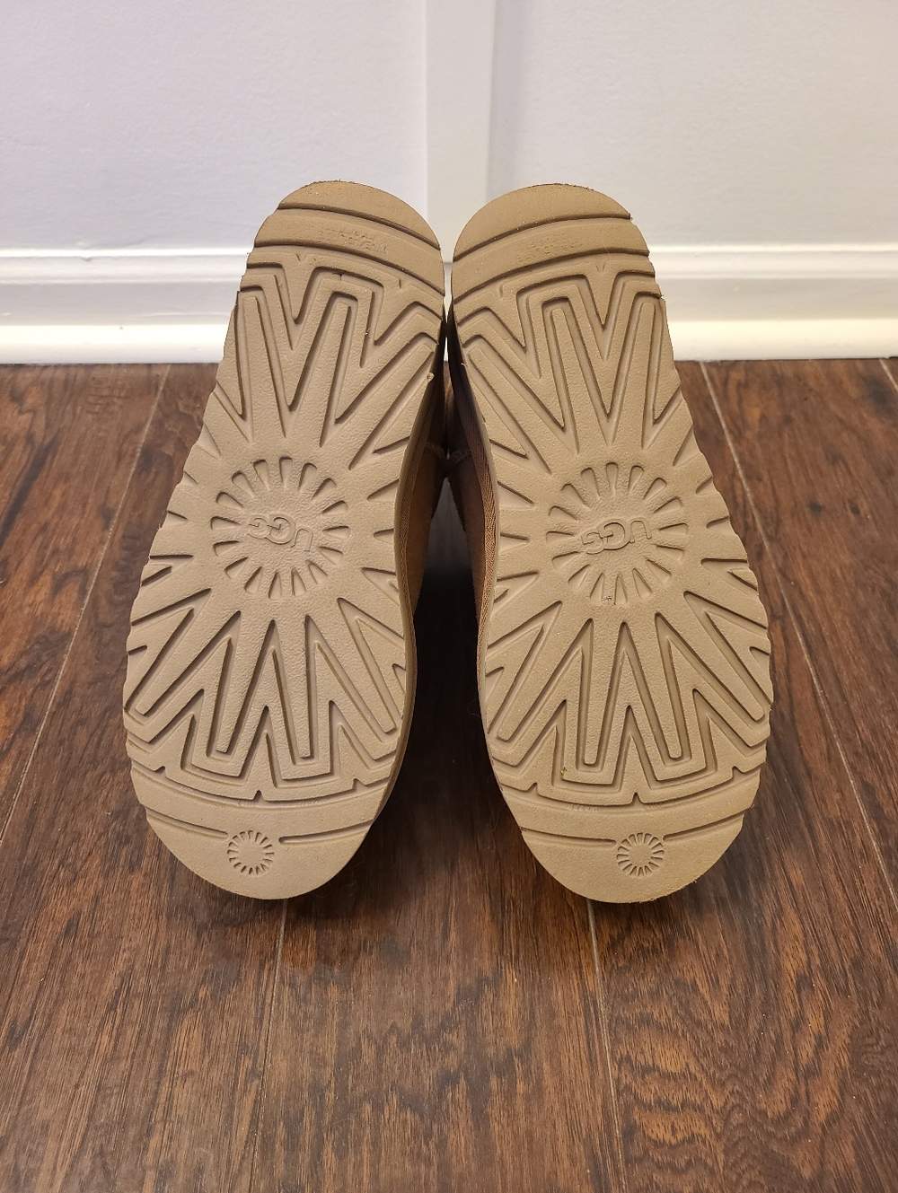 UGG Classic Mini Platform - Picture 6 of 9